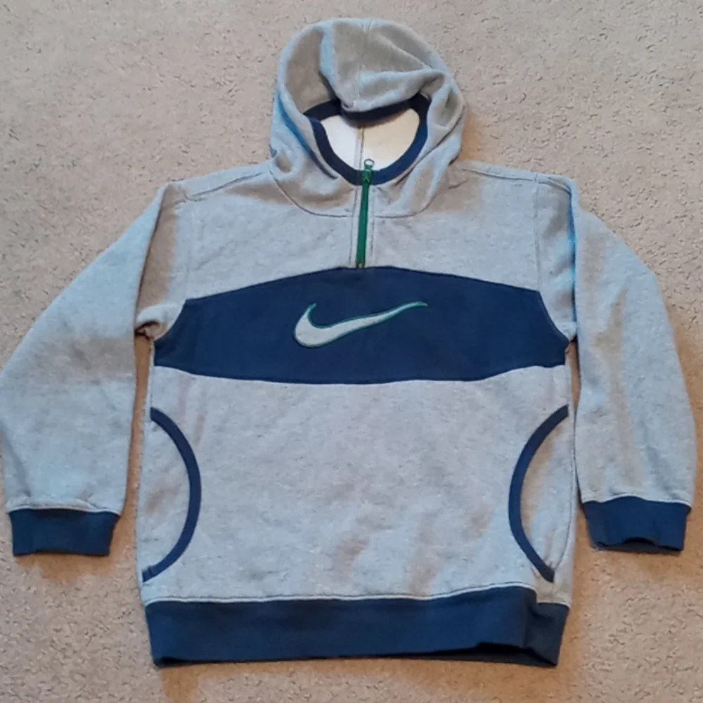 Nike 1/4 zip hoodie sweatshirt, navy & gray with green trim, Youth M (10/12)